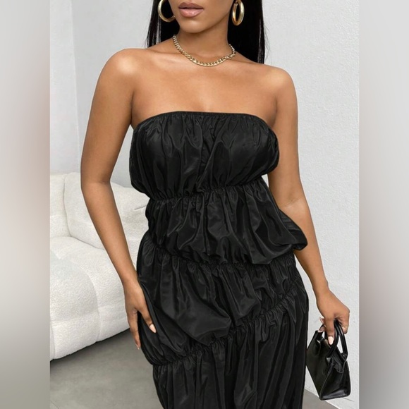 Black Solid Ruched Fitted Tube Dress - Picture 3 of 8